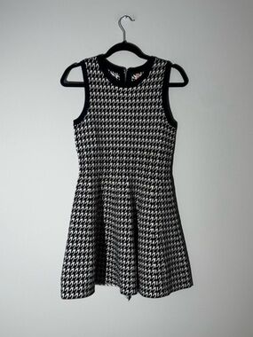 Sweewe Black & White Patterned Fit and Flare Dress Size S